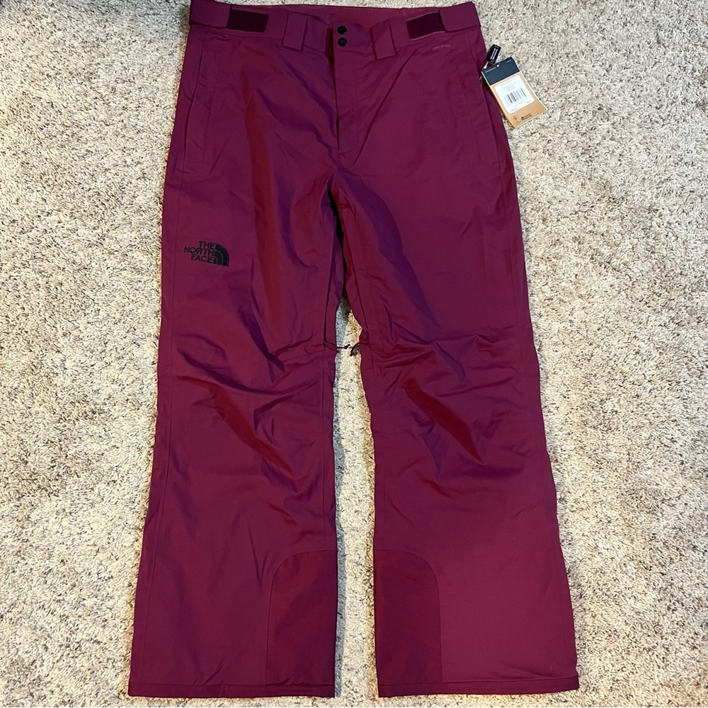 The North Face Slim Fit Wine Snowboard/Ski Freedom Stretch Pant Size Large Short